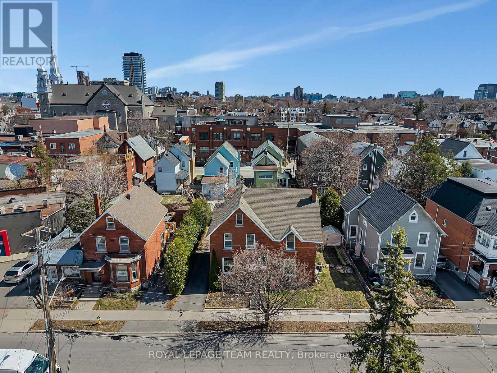 11 SHERBROOKE AVENUE
