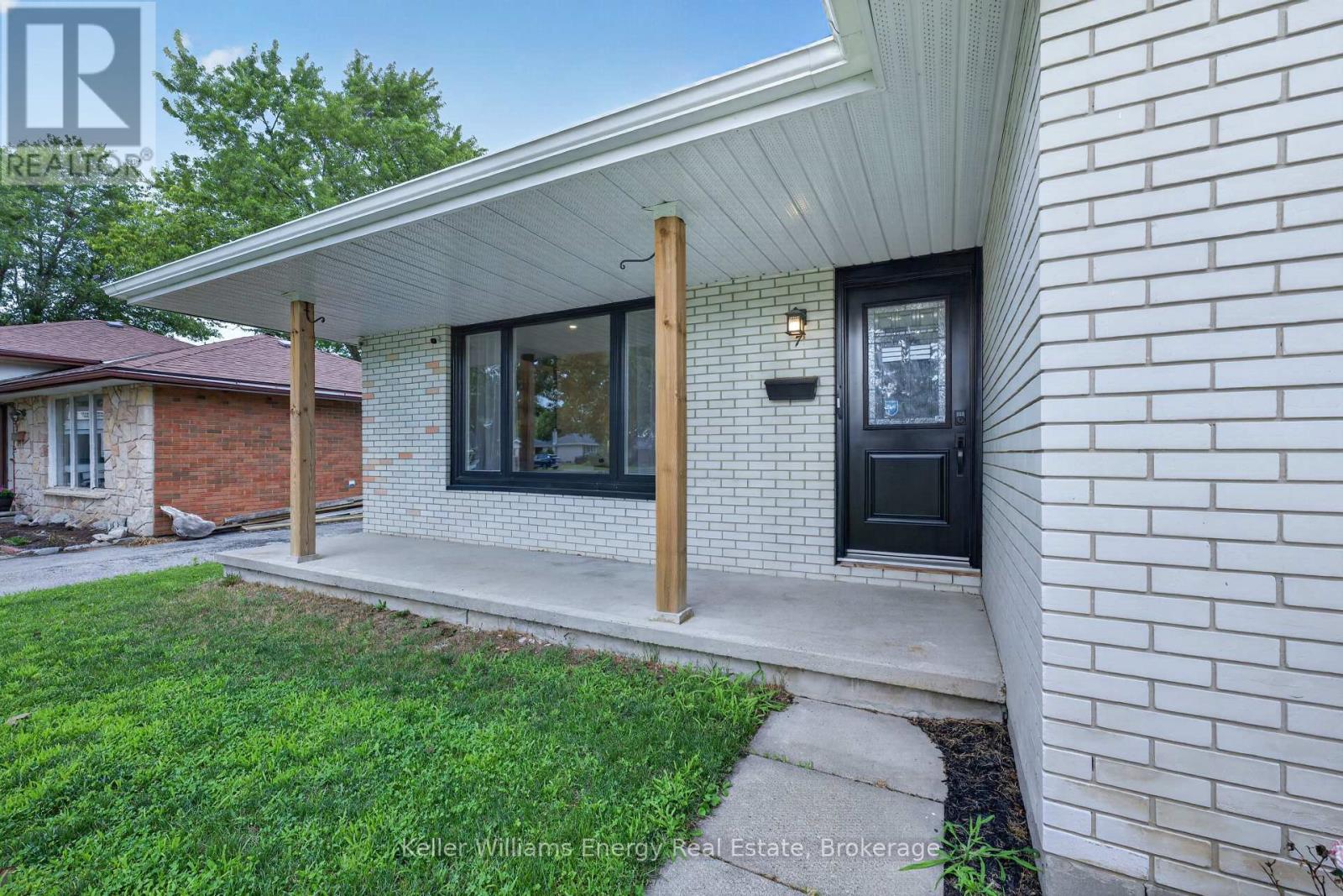 7 GLENARDEN CRESCENT