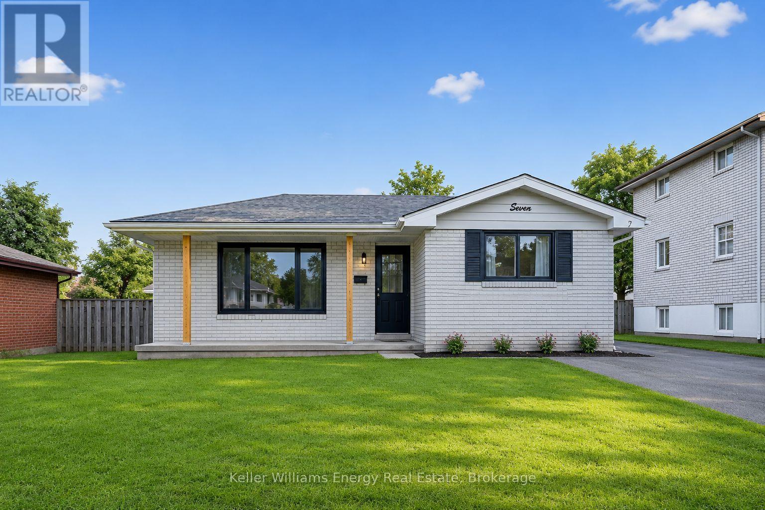 7 GLENARDEN CRESCENT