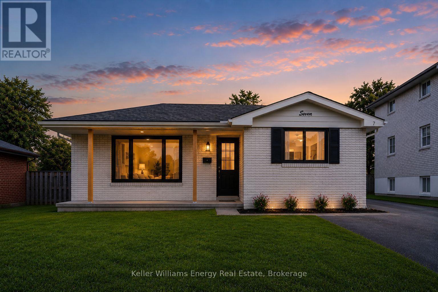 7 GLENARDEN CRESCENT
