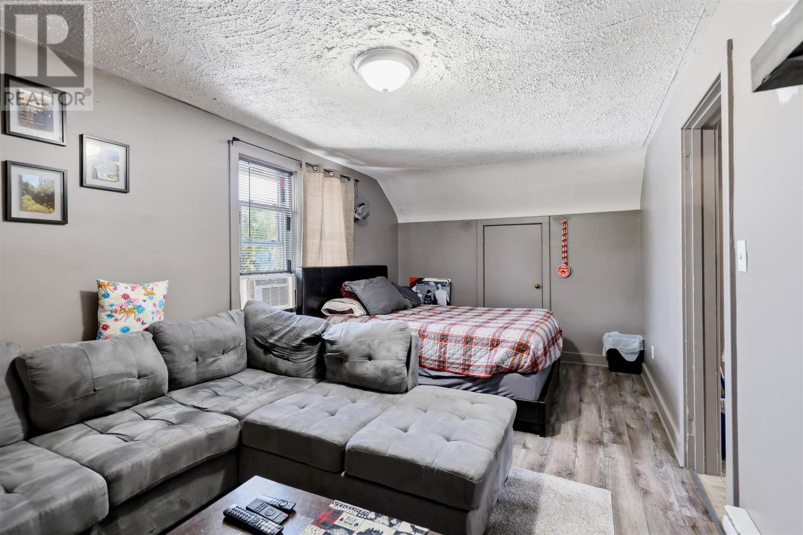 534 Parliament ST - Photo 3
