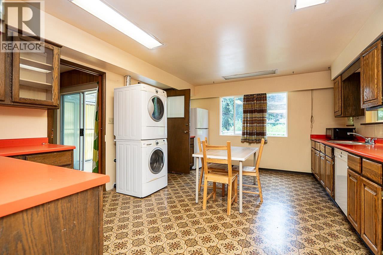 1671 ROBERTSON AVENUE