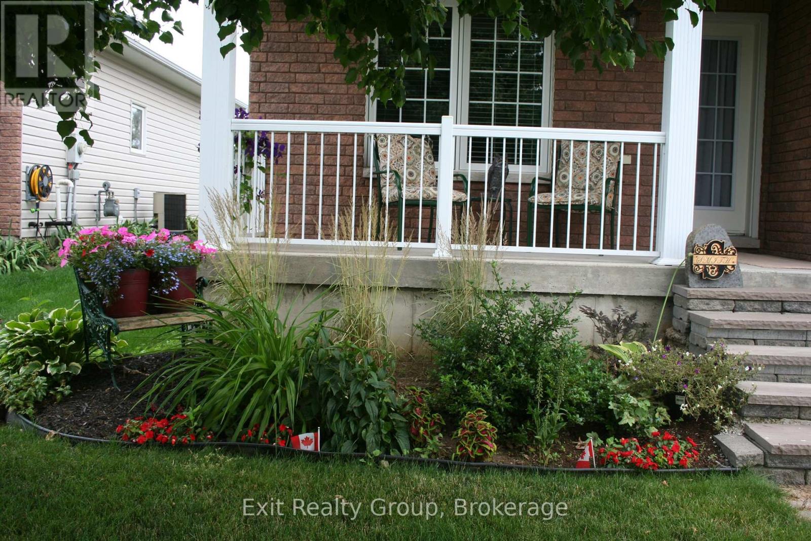 30 ALETHA DRIVE - Photo 2