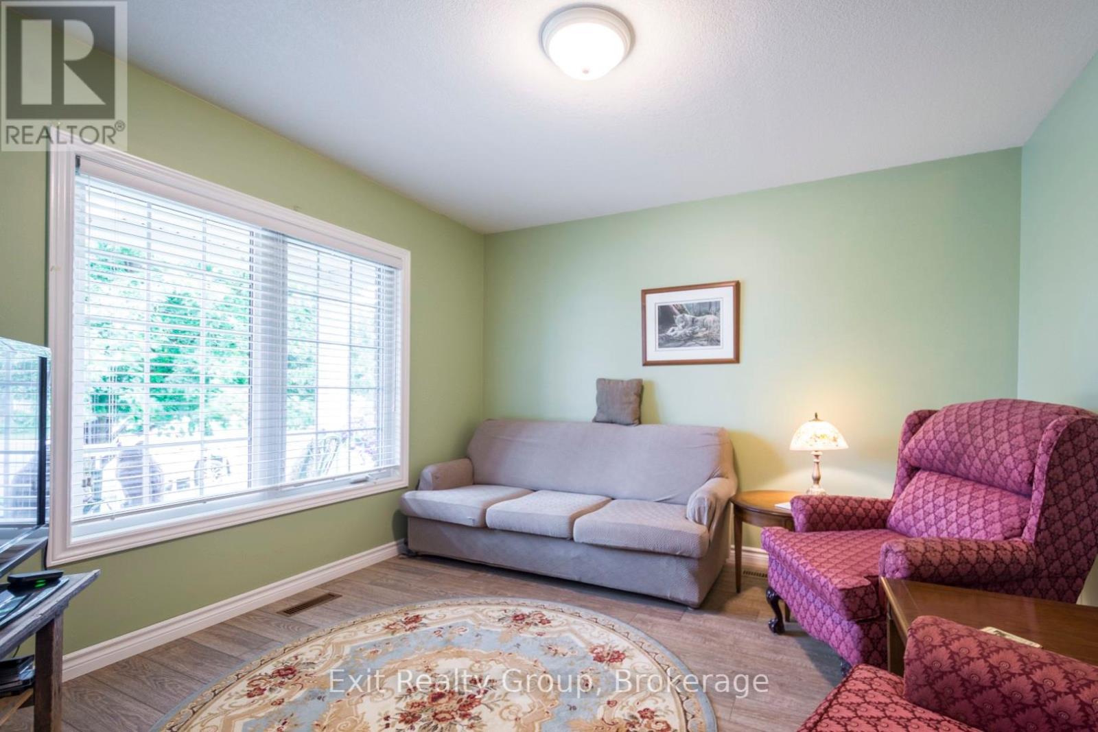 30 ALETHA DRIVE - Photo 4