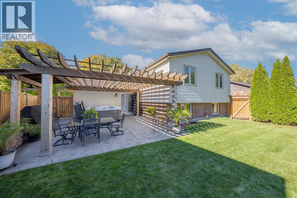 1592 COVENTRY COURT