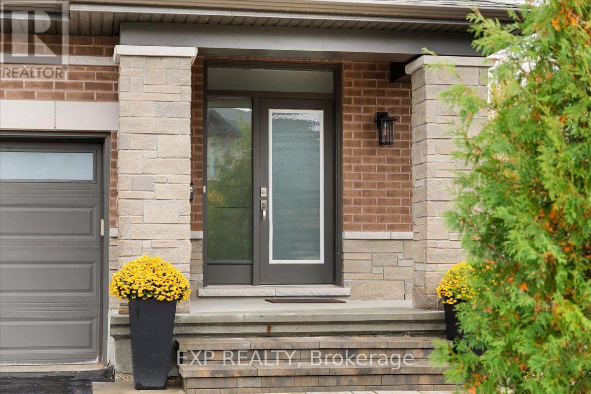 328 SERENADE CRESCENT