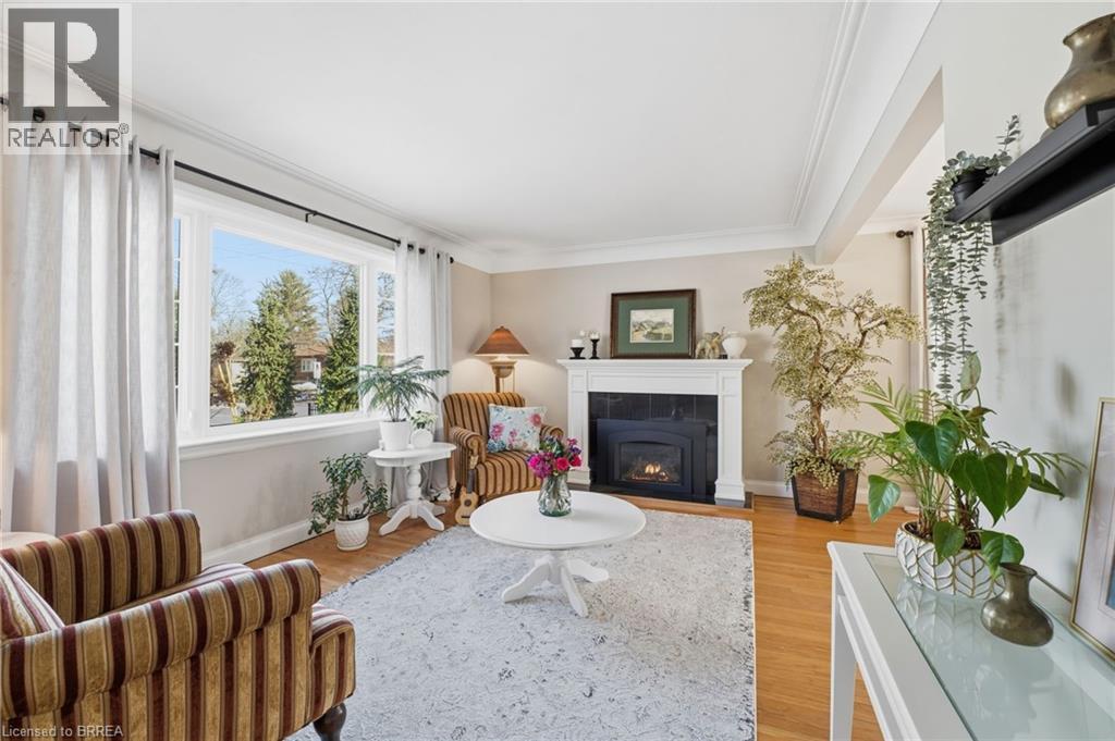 2 HILLIER Crescent