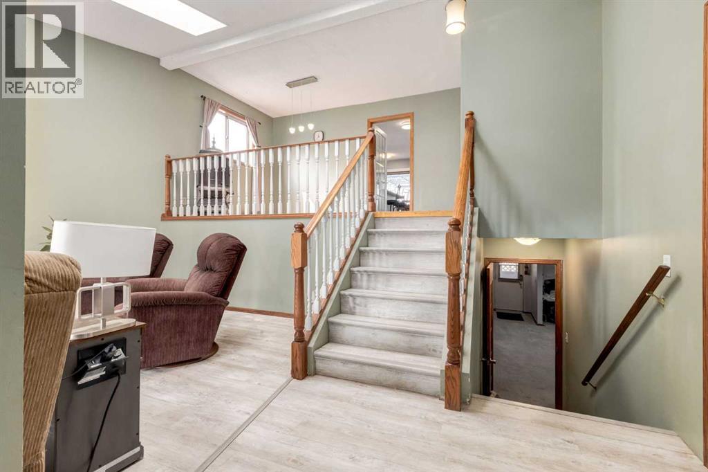 75 Sandstone Crescent SE