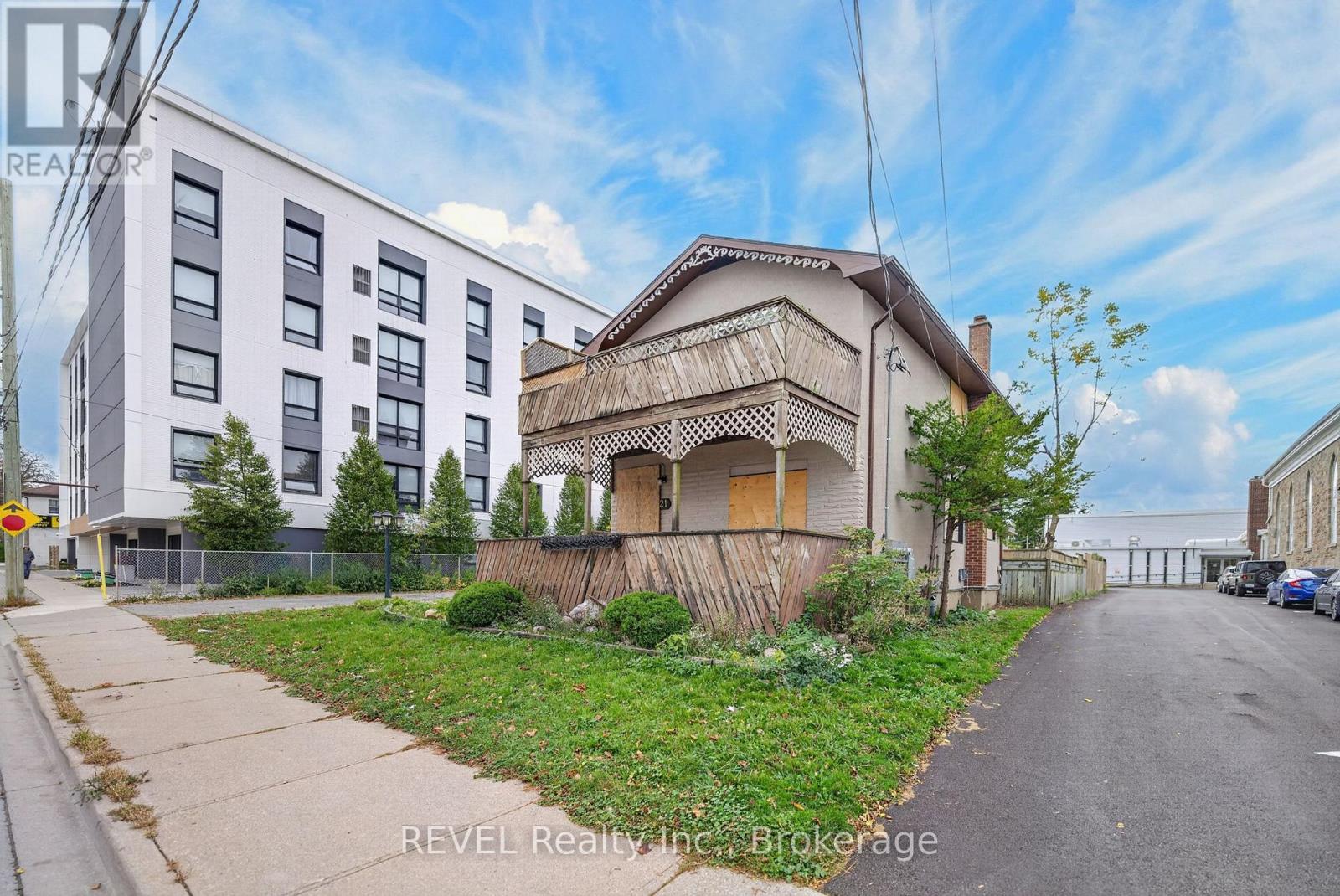21 PINE STREET S