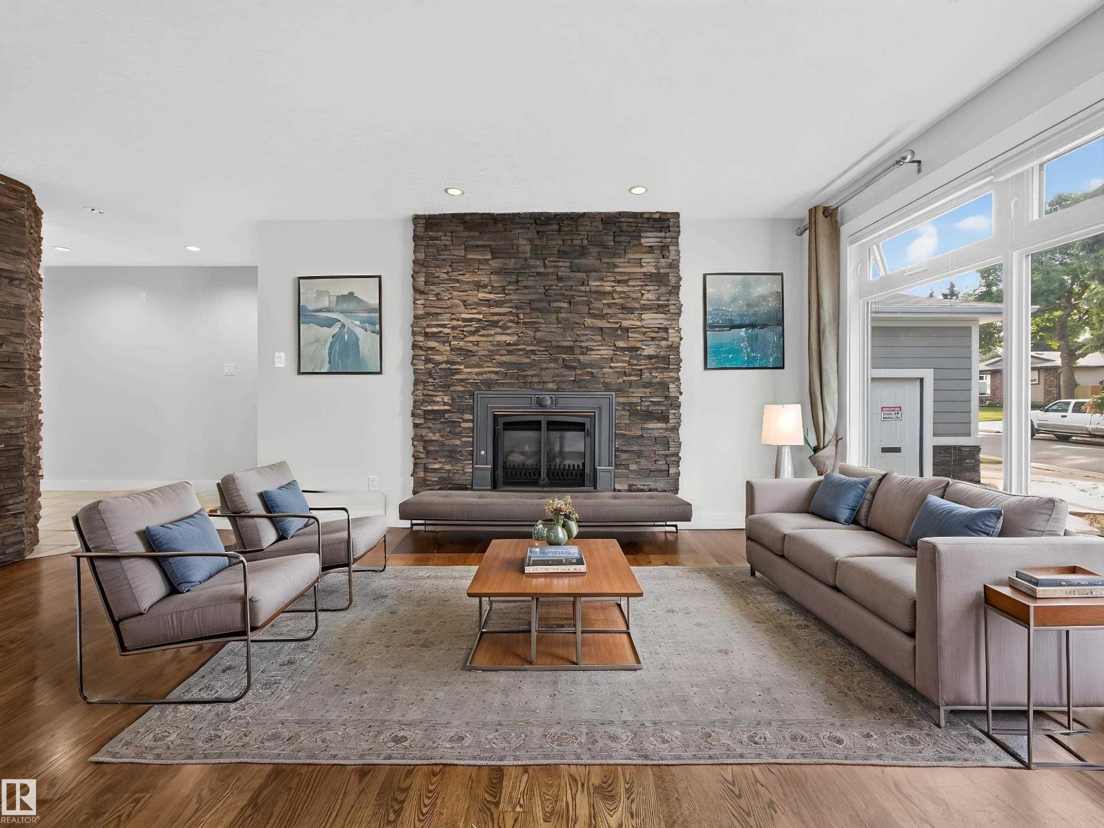 16 GREENWOOD WY