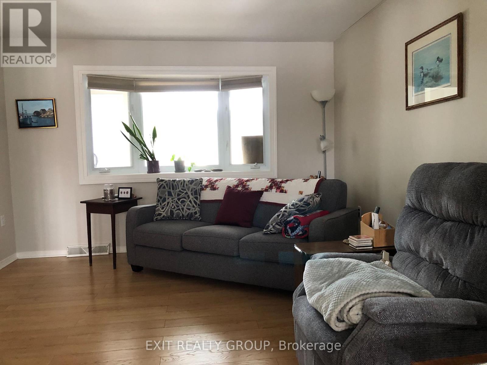 9 EMPIRE BOULEVARD - Photo 3