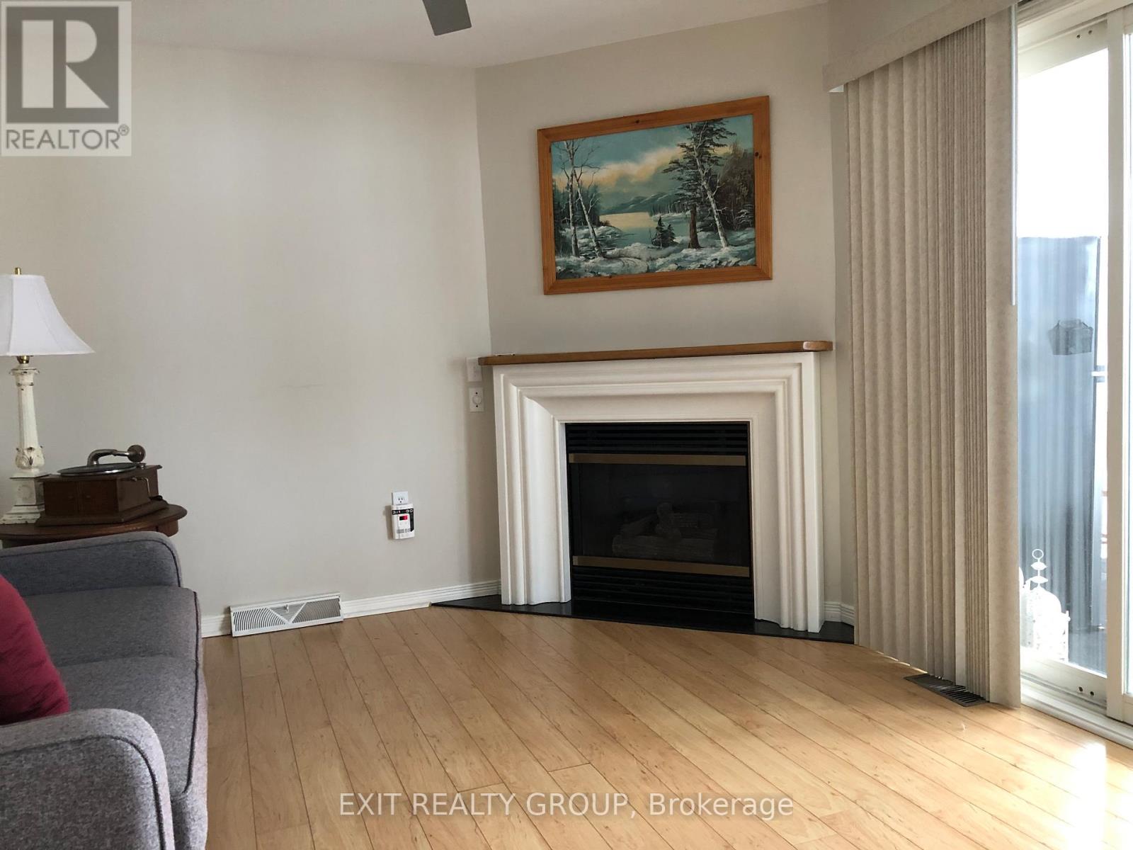 9 EMPIRE BOULEVARD - Photo 4