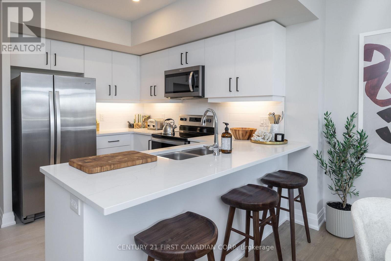 1004 - 4286 KING STREET