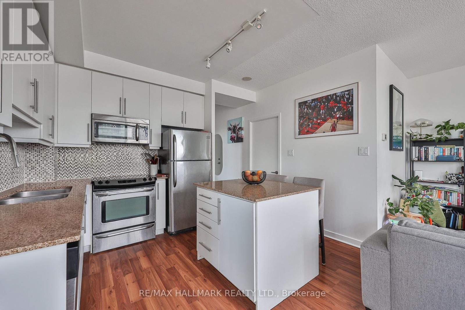 1309 - 1171 QUEEN STREET W