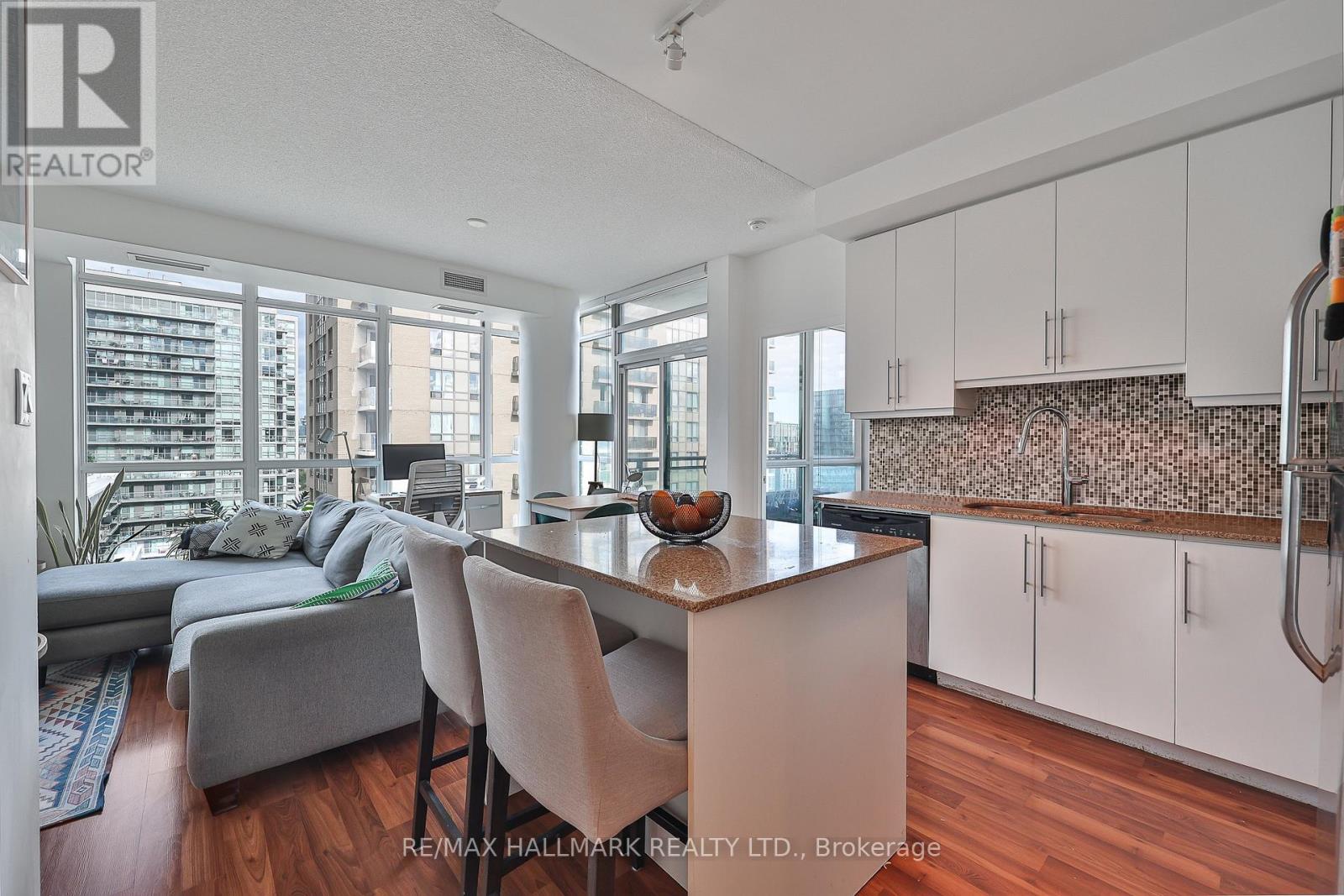 1309 - 1171 QUEEN STREET W