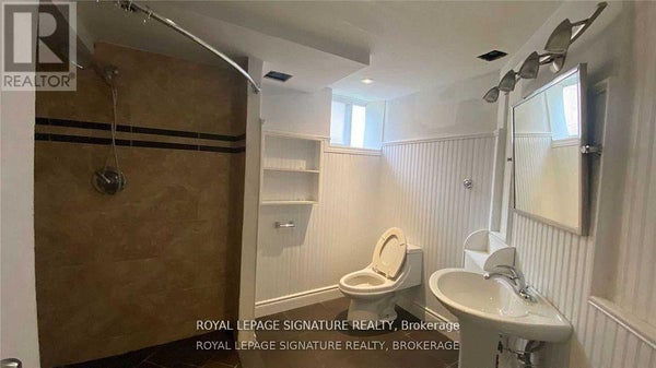2063 Saxon Rd, Oakville (Wo West), ON 2