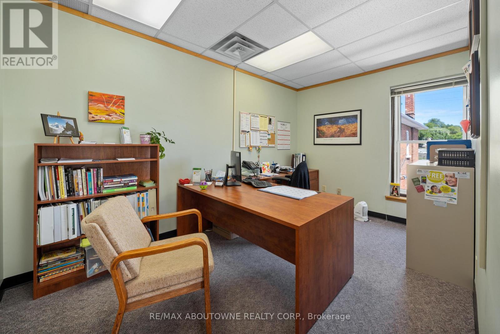 2 - 54 DUNDAS STREET E