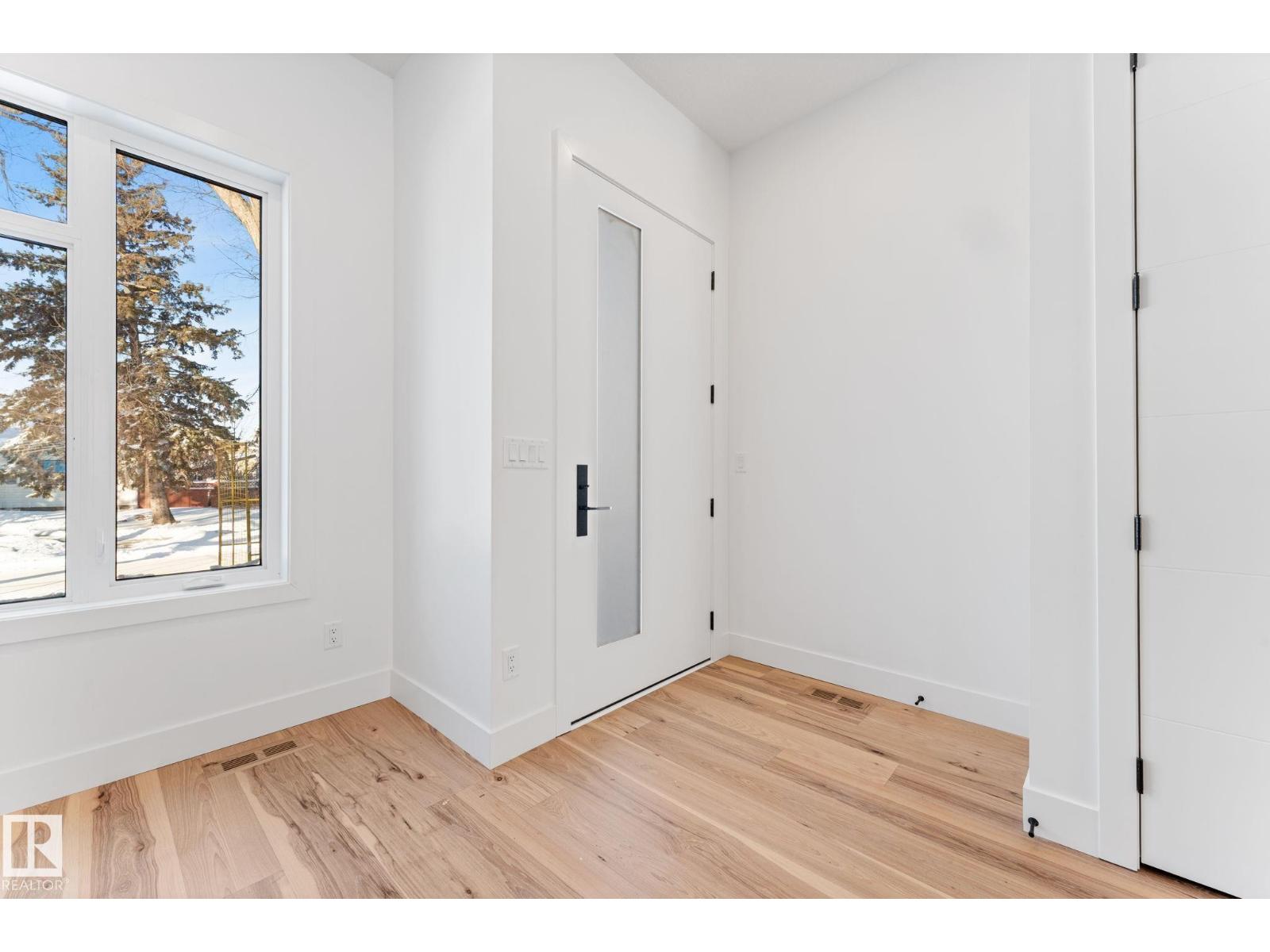 11021 132 ST NW