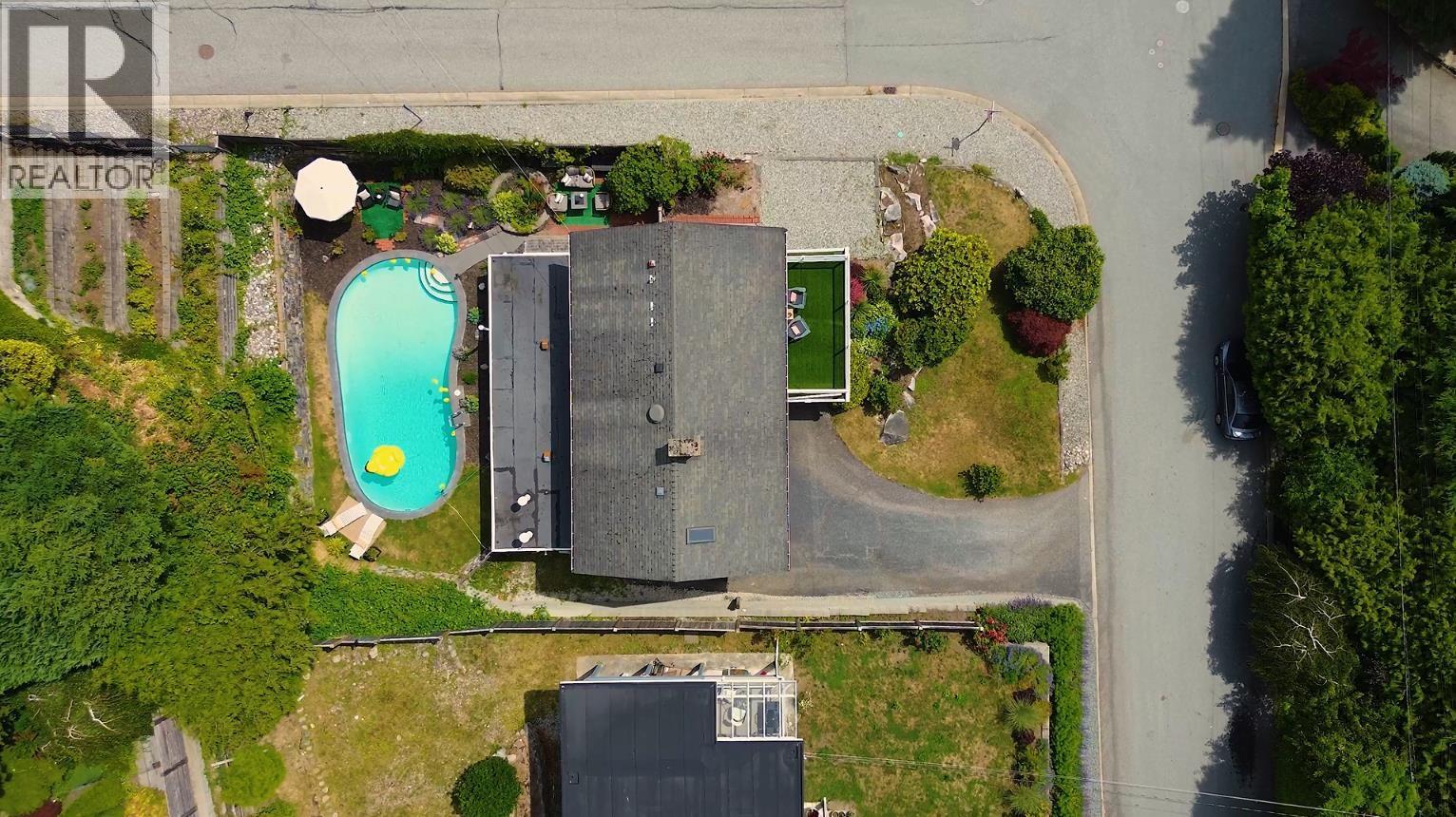 442 MONTERAY AVENUE