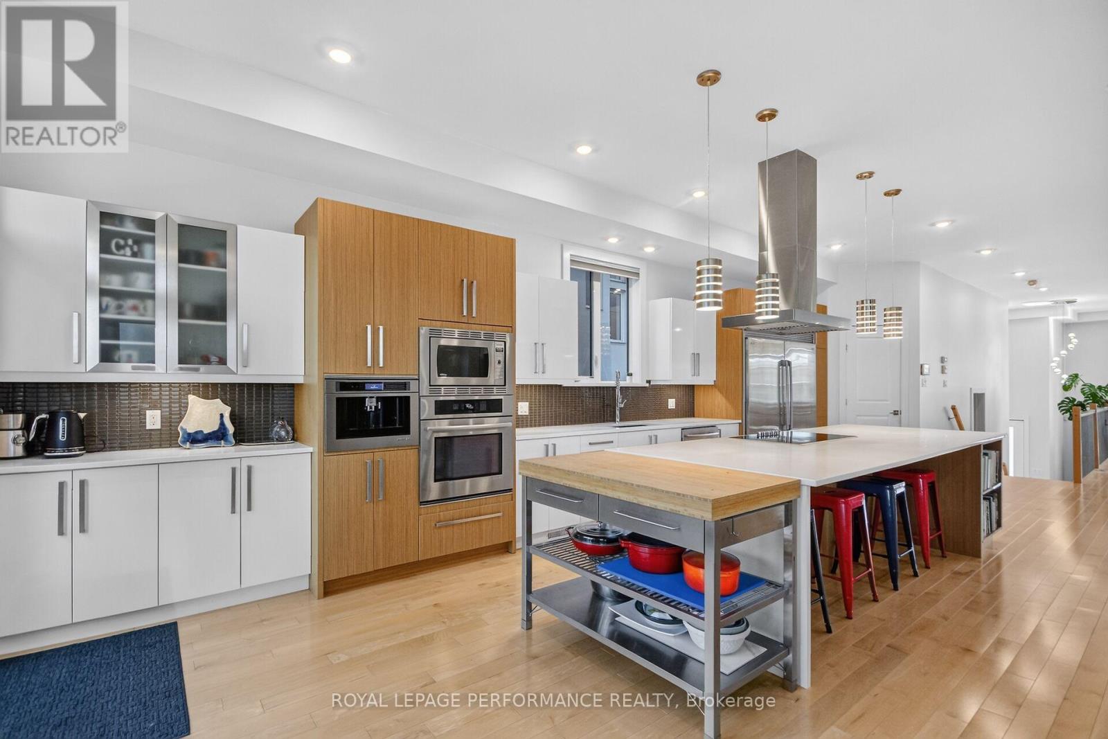 258 CARLETON AVENUE