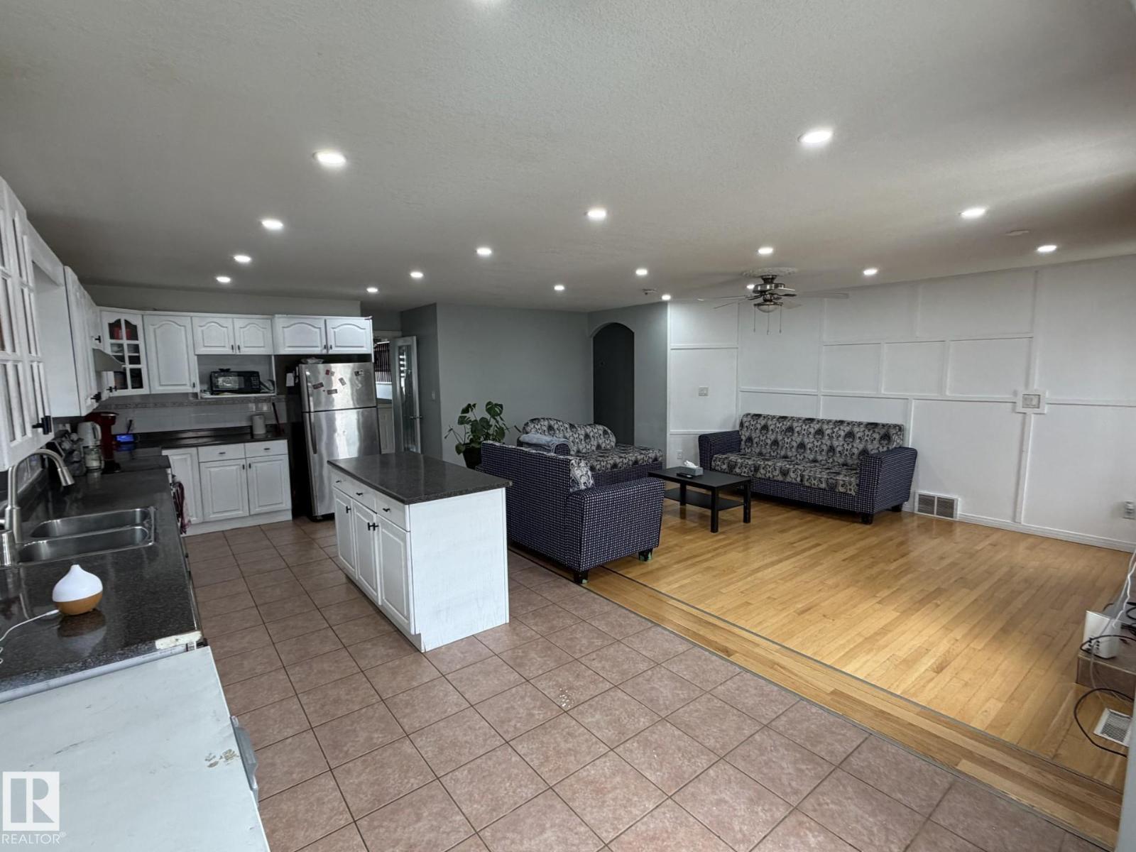 3139 34B AV NW