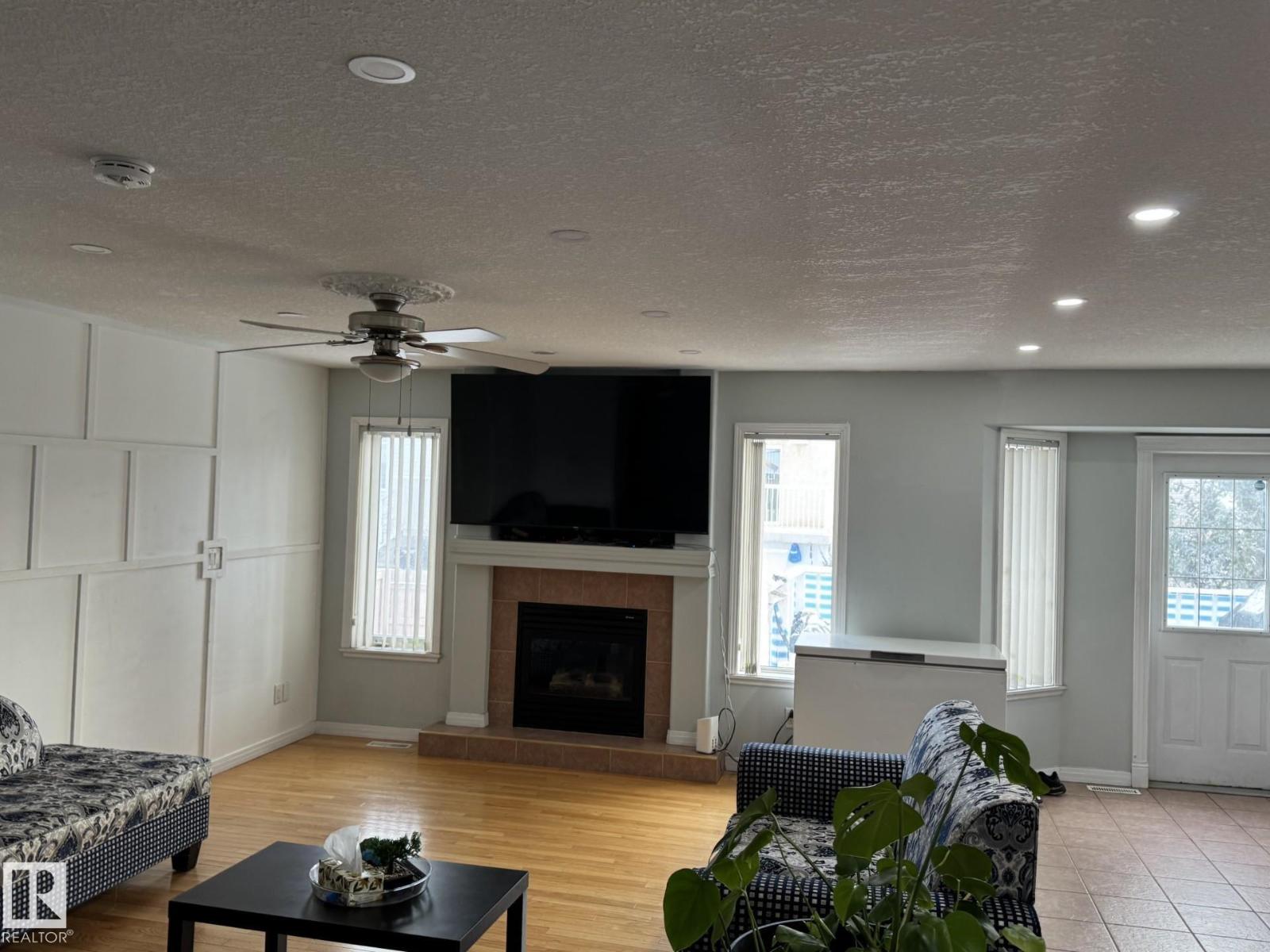 3139 34B AV NW