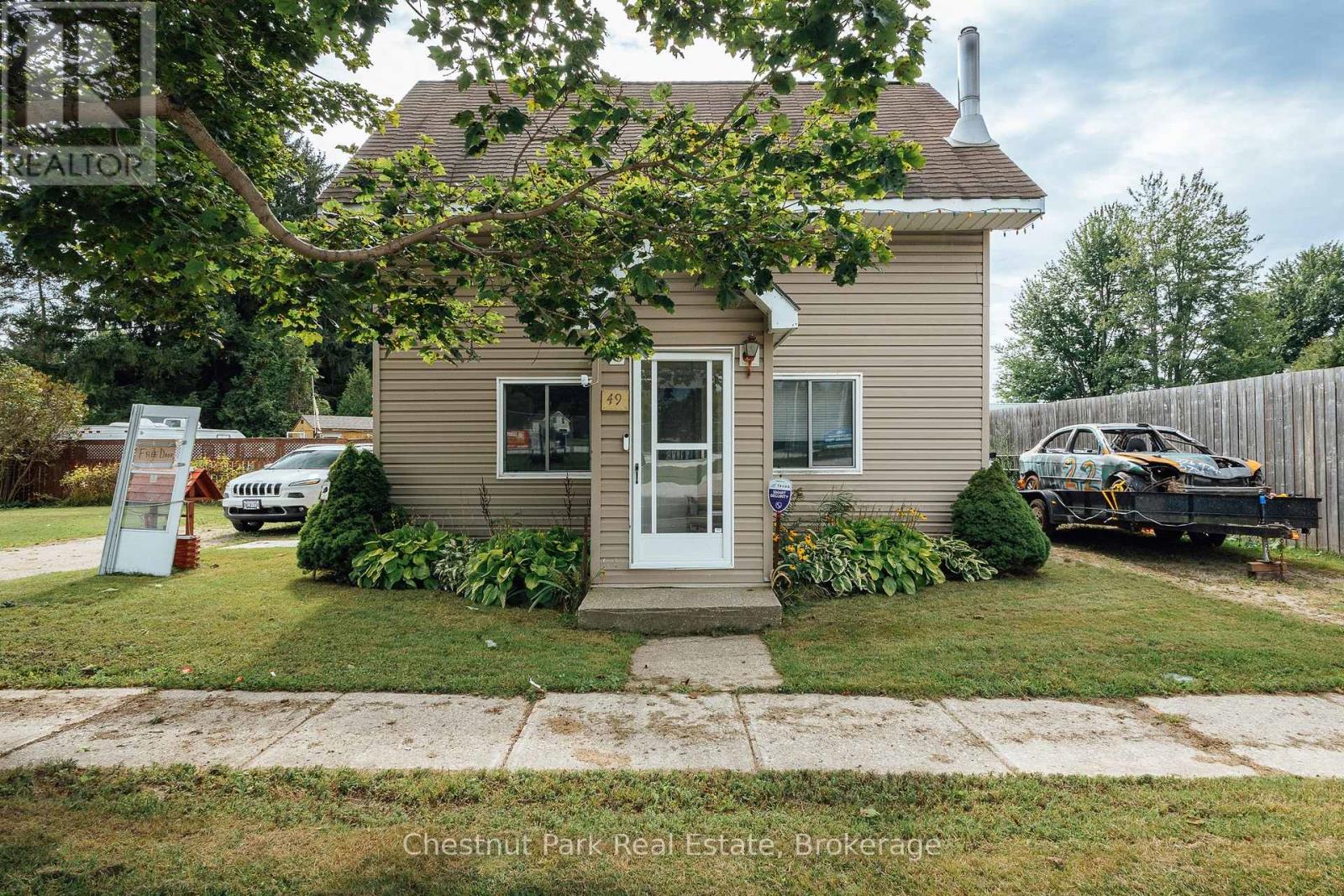 49 QUEEN STREET E
