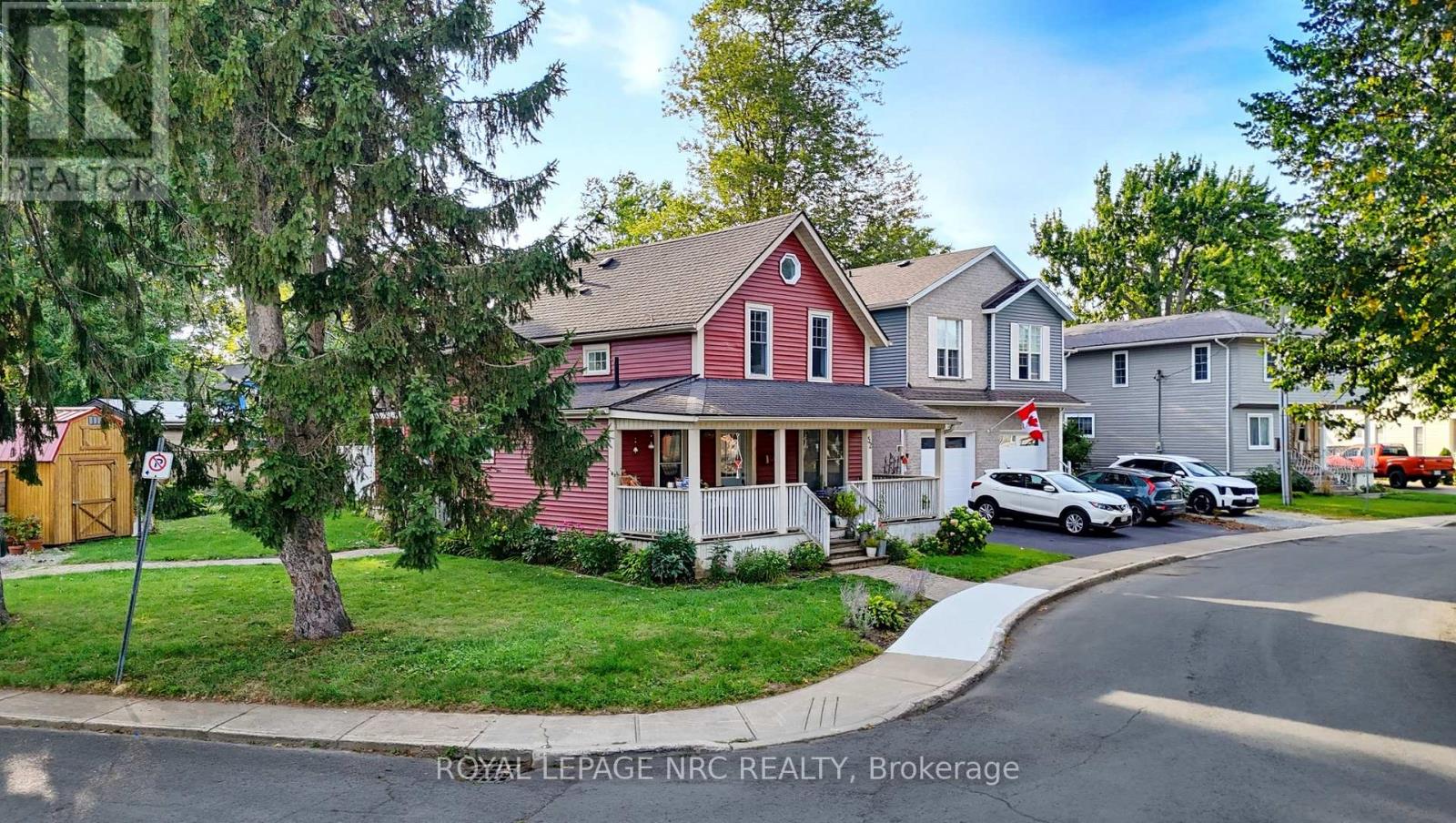 2 - 52 QUEENS CIRCLE
