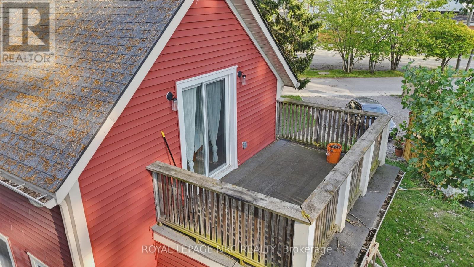 2 - 52 QUEENS CIRCLE