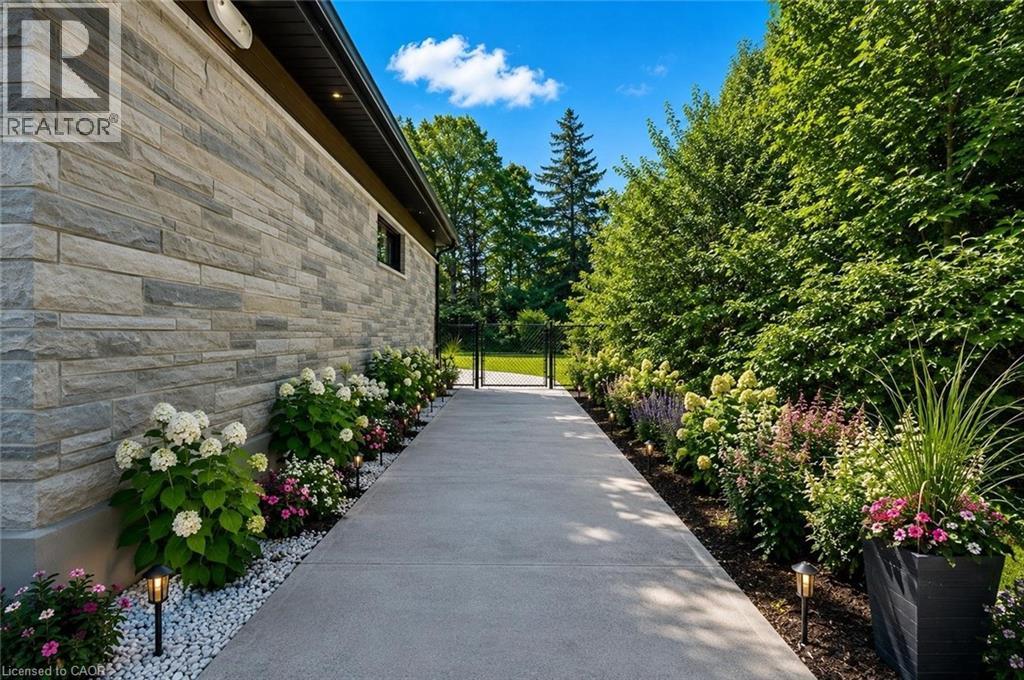6 CAMPBELL FARM Road