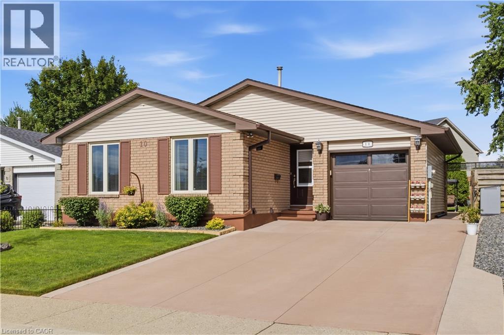 10 MACATEE Place