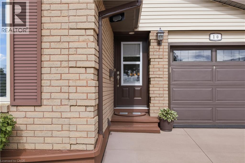 10 MACATEE Place