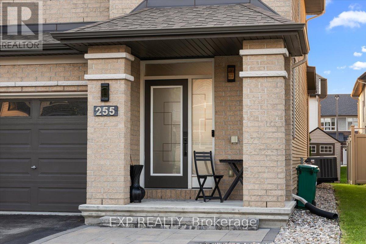 255 SHINLEAF CRESCENT