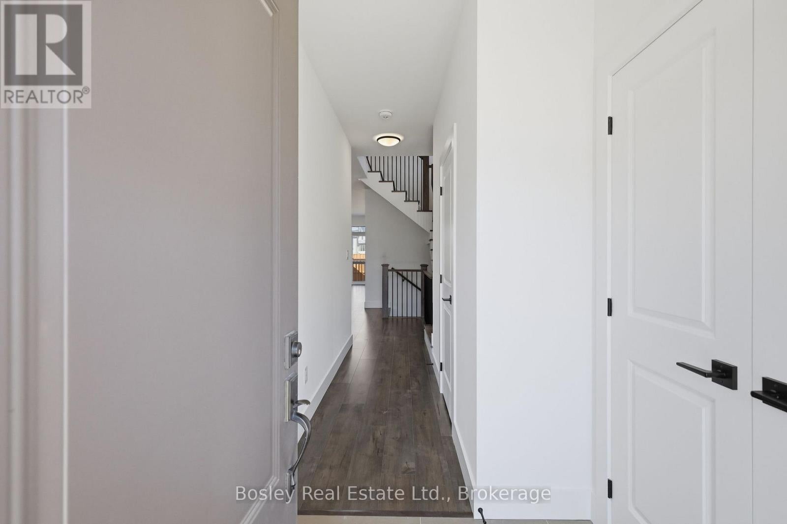134 WHITE OAK CRESCENT