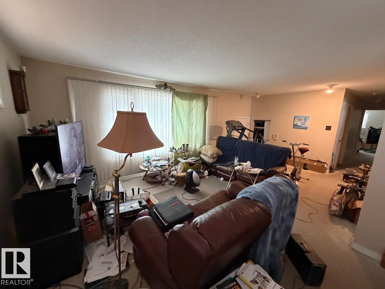 8816 137 AV NW