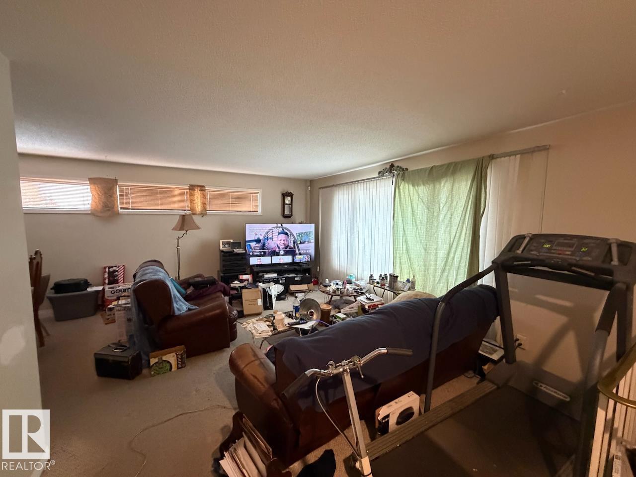 8816 137 AV NW