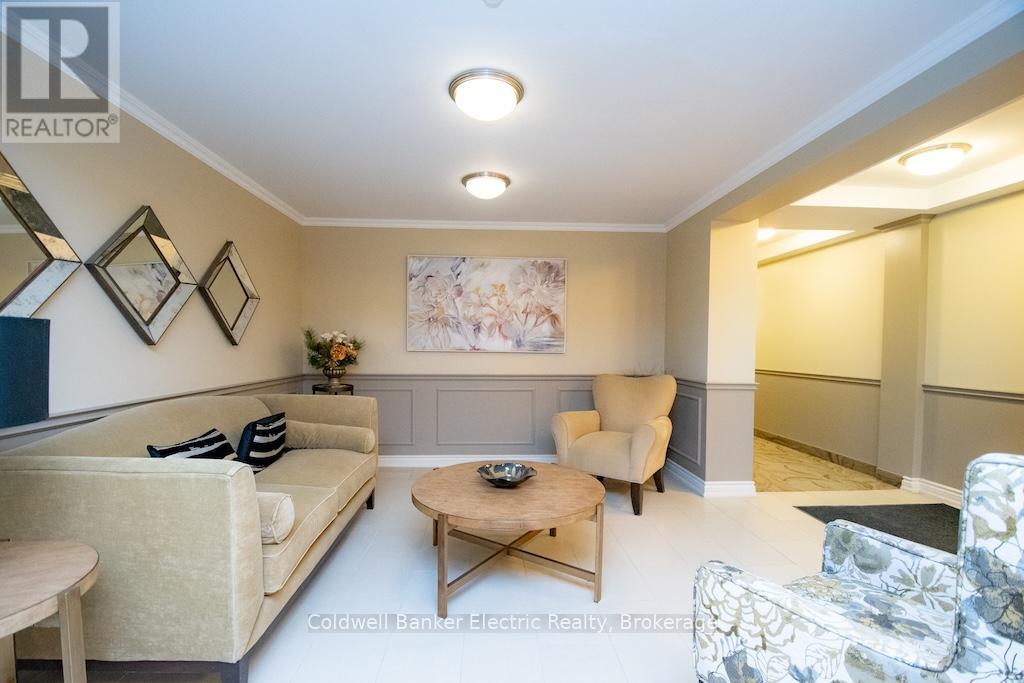 212 - 869 CLONSILLA AVENUE