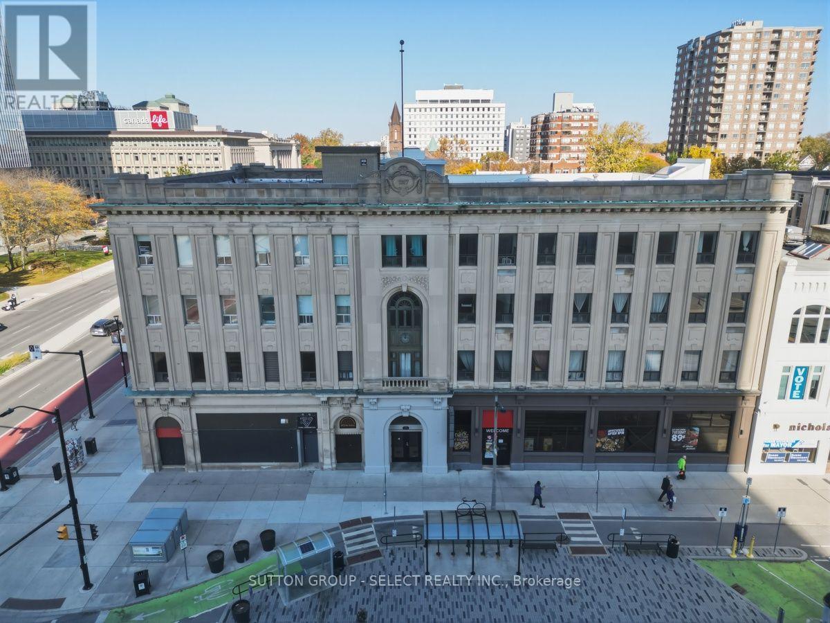 203 - 272 DUNDAS STREET