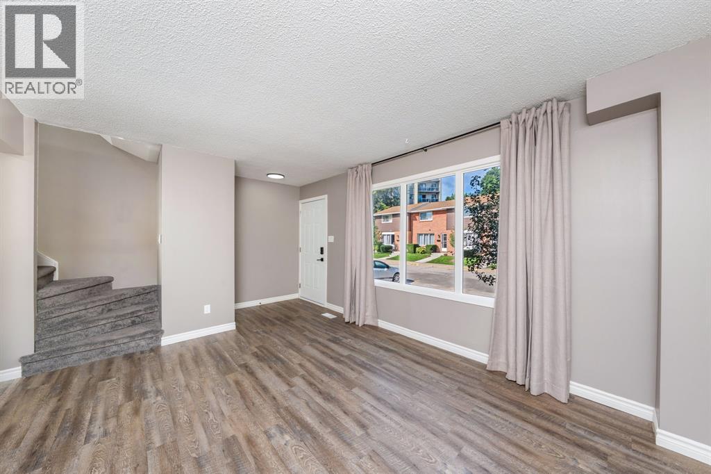 82 FINCH DRIVE Unit# 39 - Photo 2