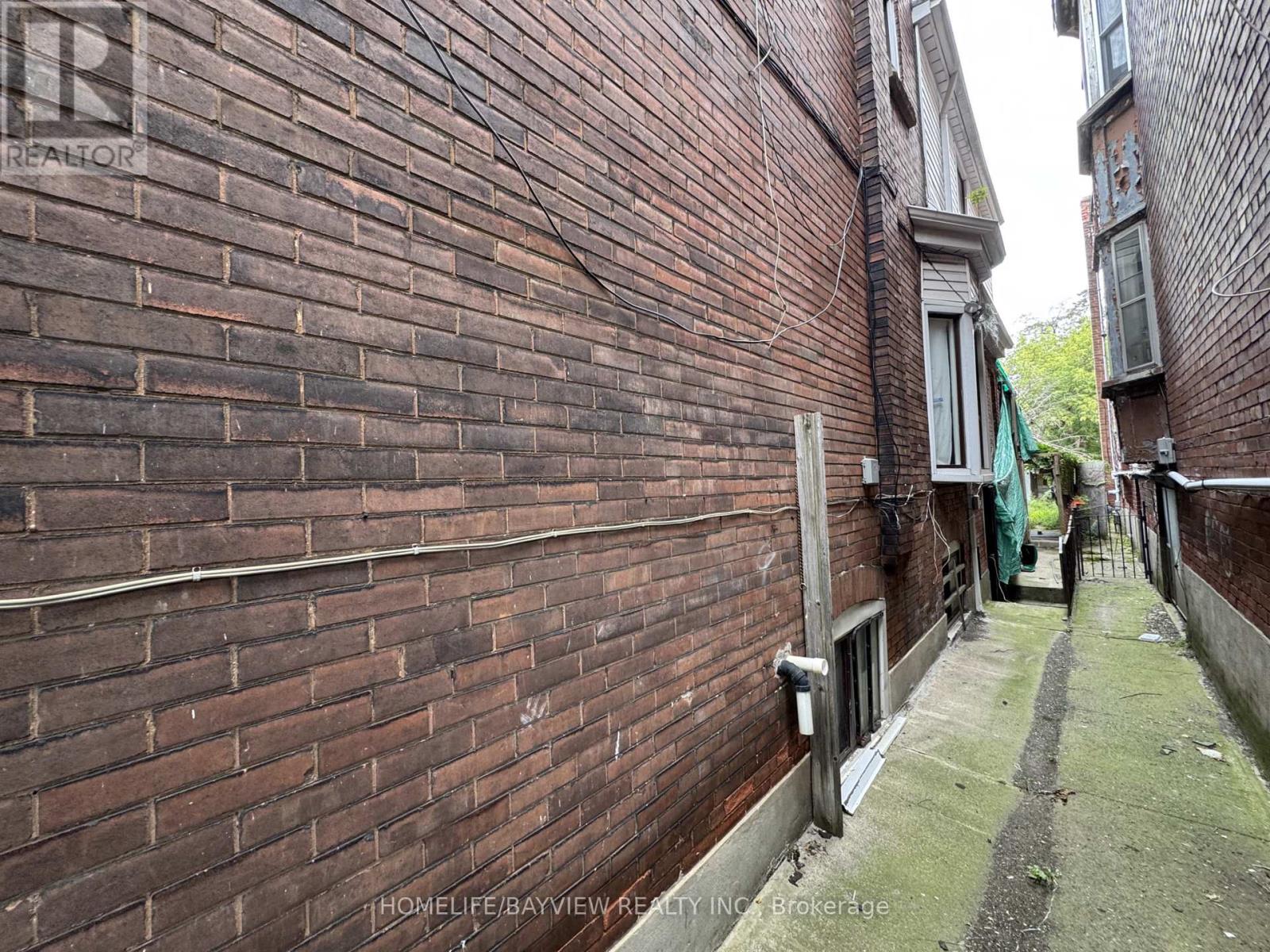 539 LANSDOWNE AVENUE