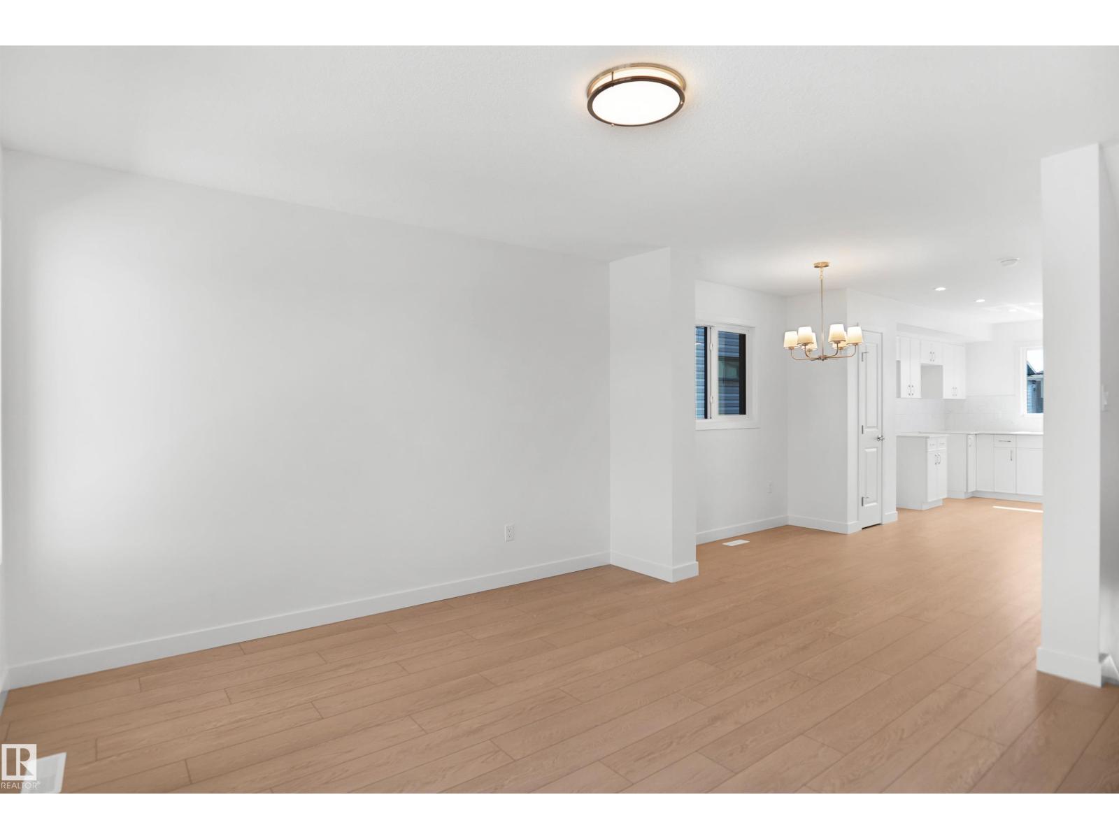 924 19 AV NW
