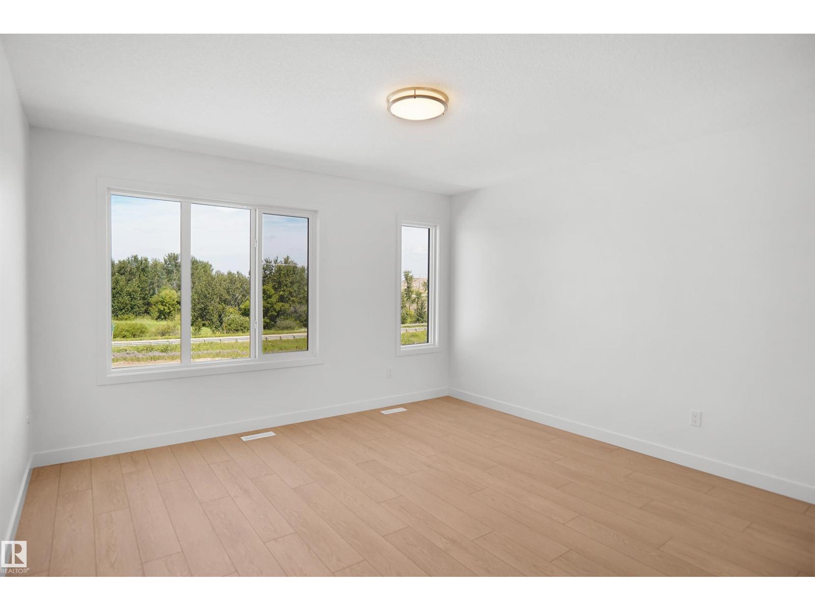 924 19 AV NW