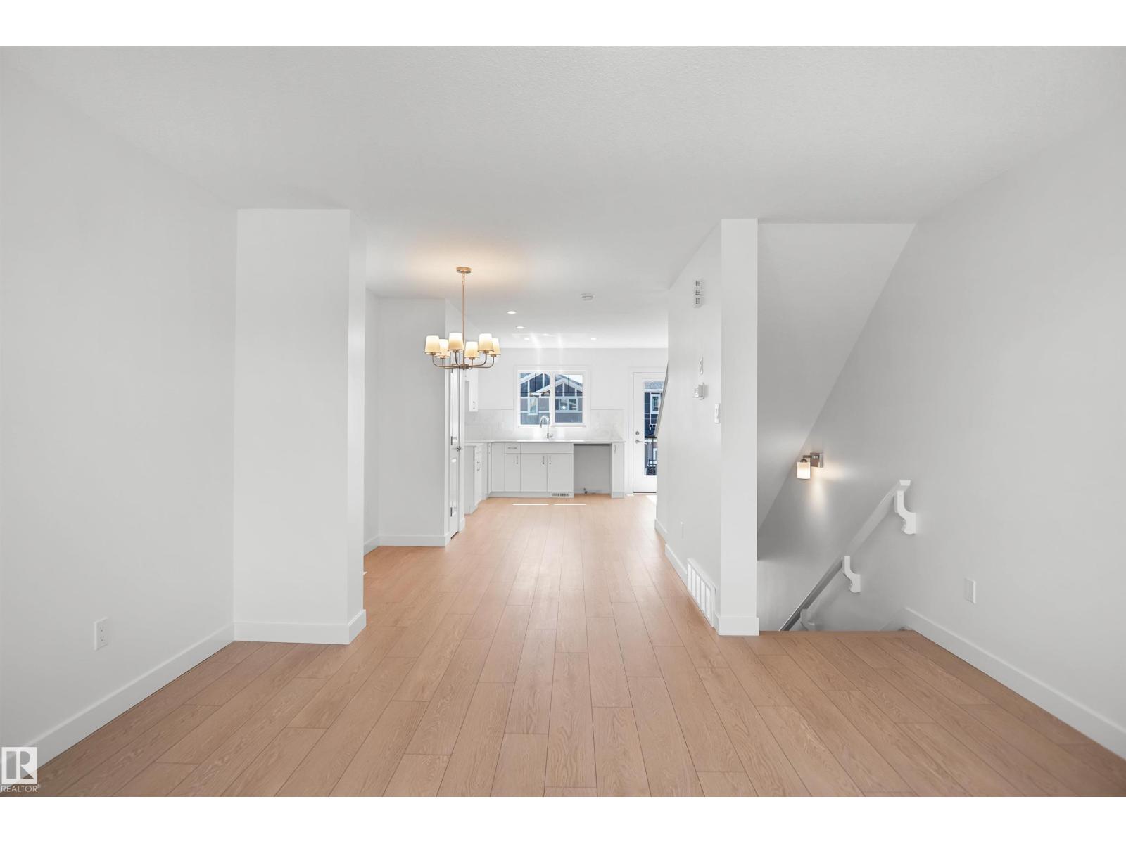 924 19 AV NW