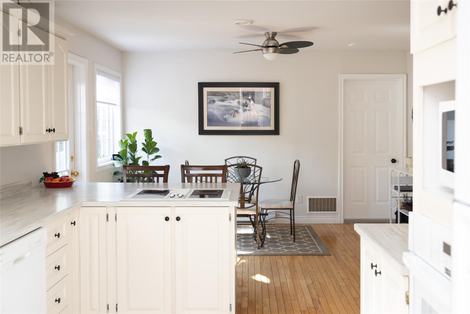 12 Lakeview Place