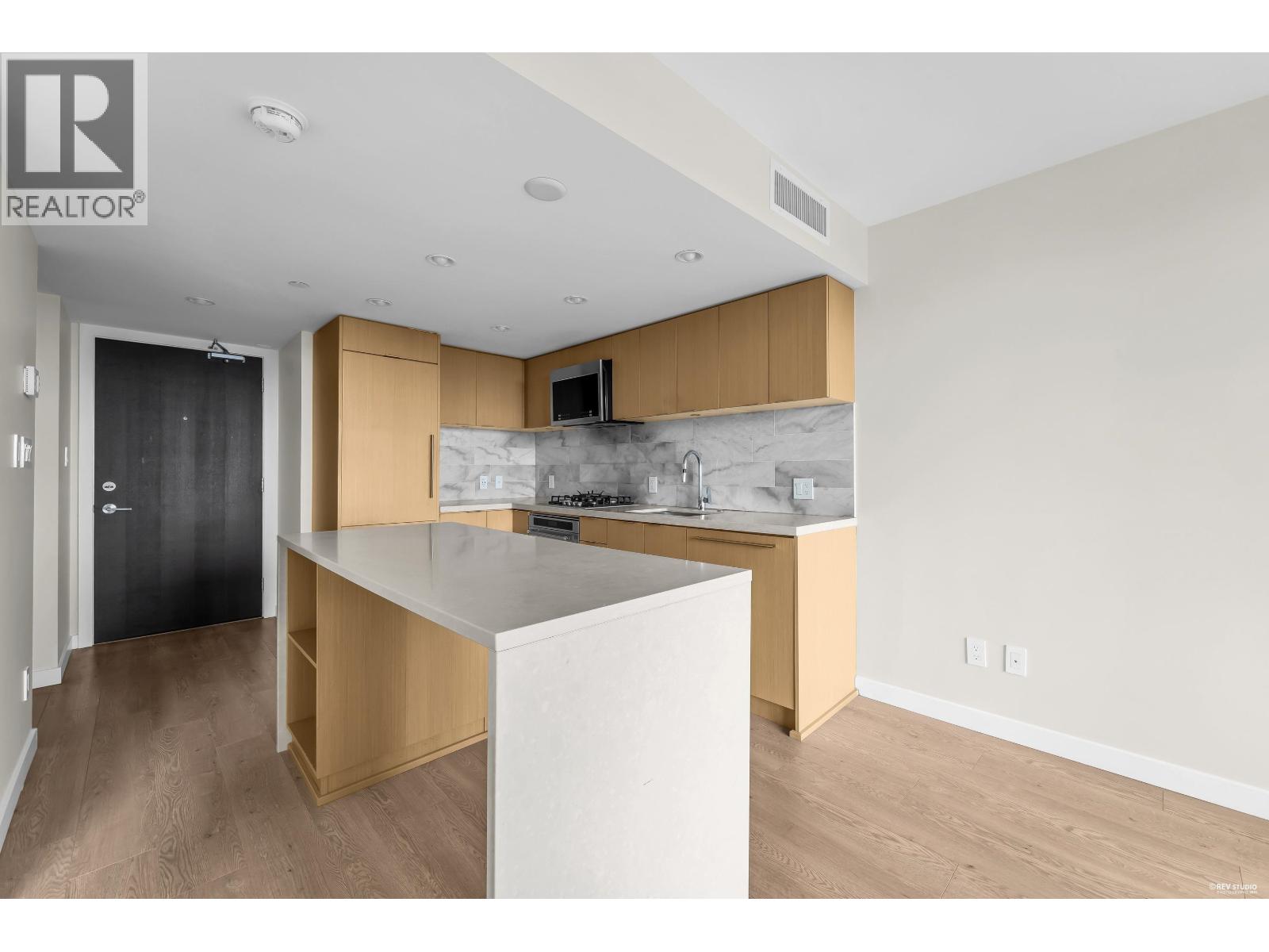 2405 8189 CAMBIE STREET