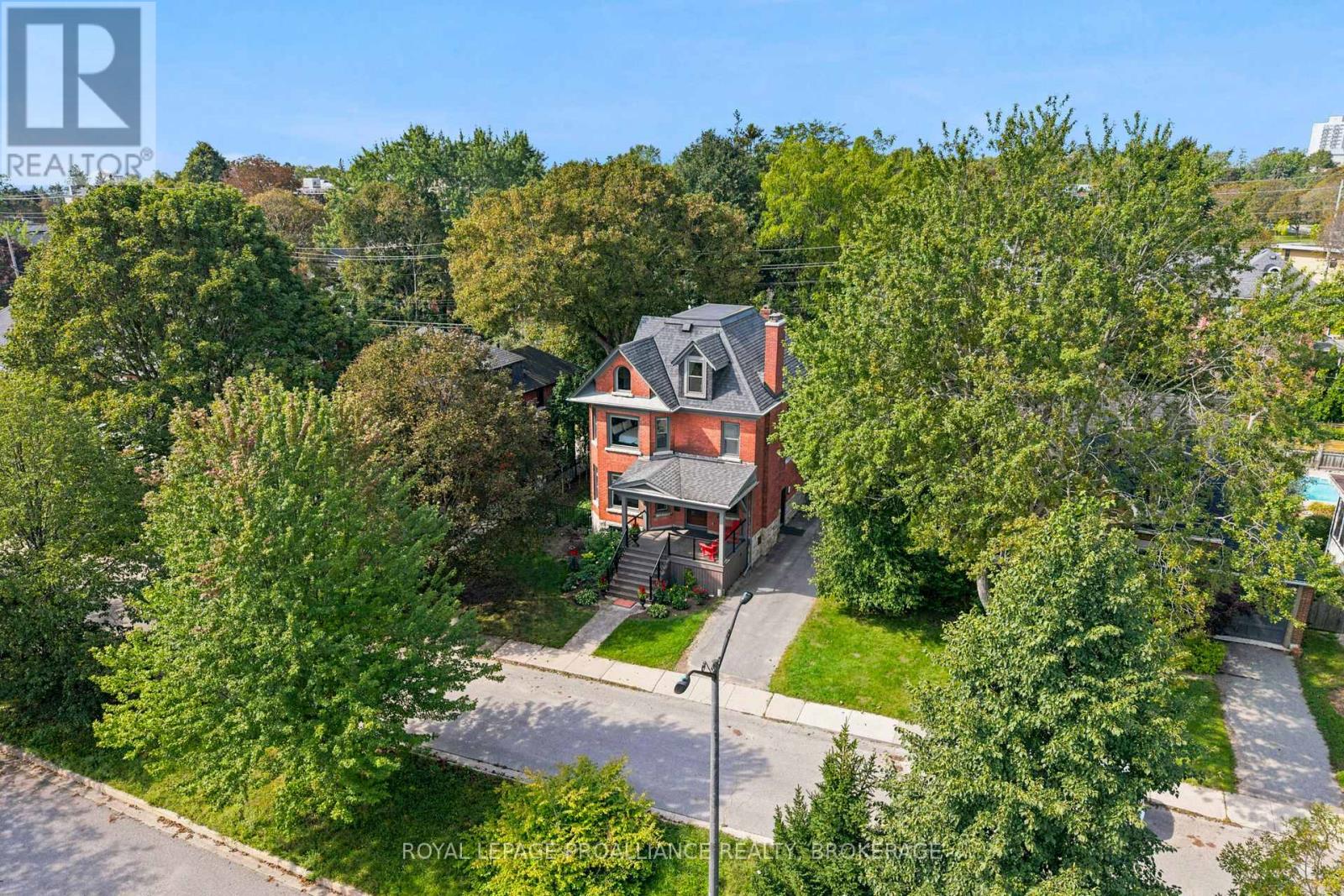 32 KENSINGTON AVENUE