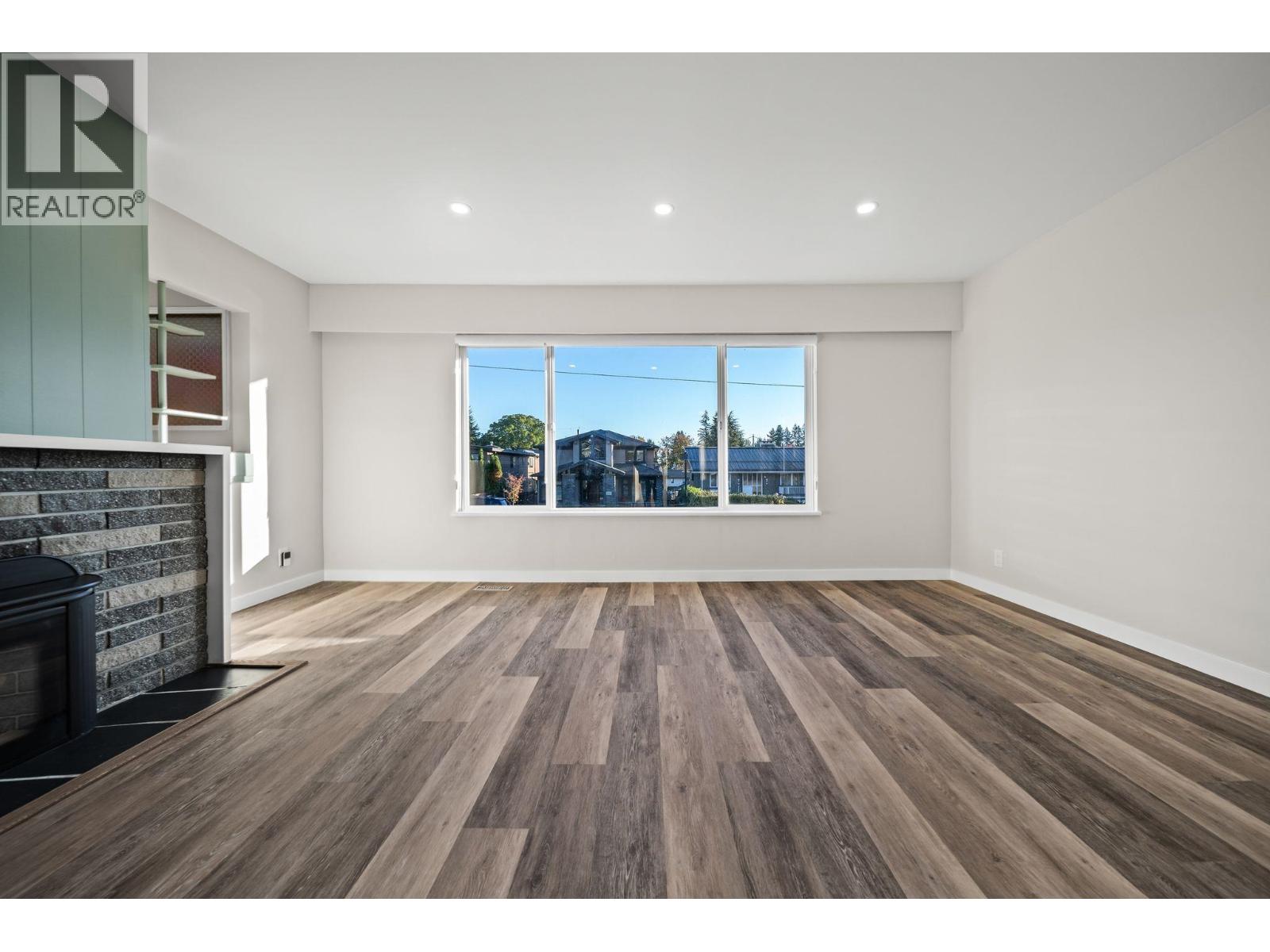 338 W 21ST STREET