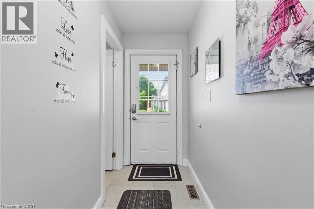 84 WESTMEADOW Drive Unit# 1