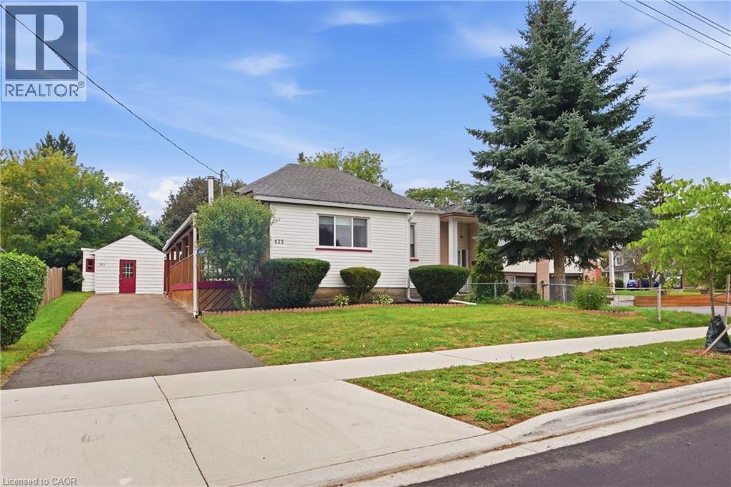 423 LAWRENCE Avenue