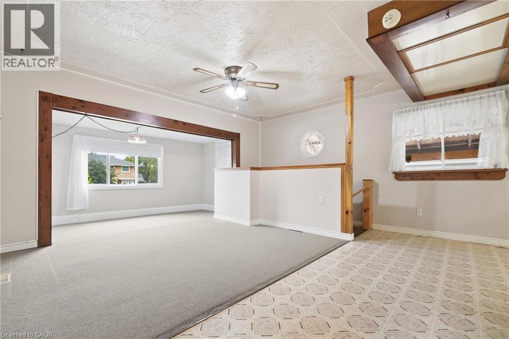 423 LAWRENCE Avenue